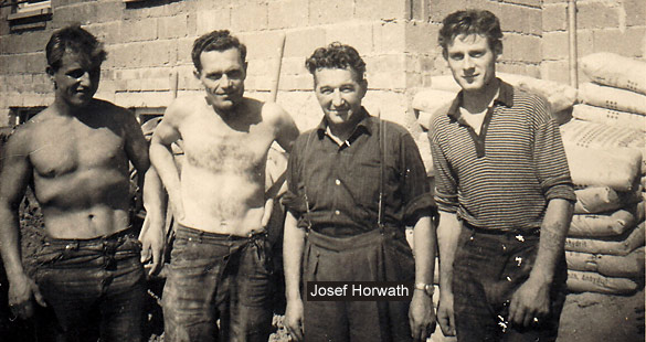 Josef Horwath 2. von rechts (Hosenträger)